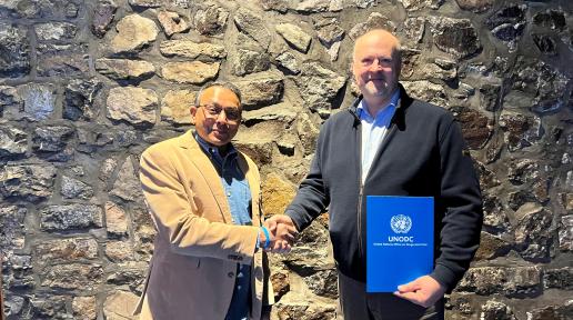 Dr. Robin Nandy, UNICEF Iran representative, and Mr. Alexander Fedulov, UNODC Iran Country Representative signing agreement on the joint project
